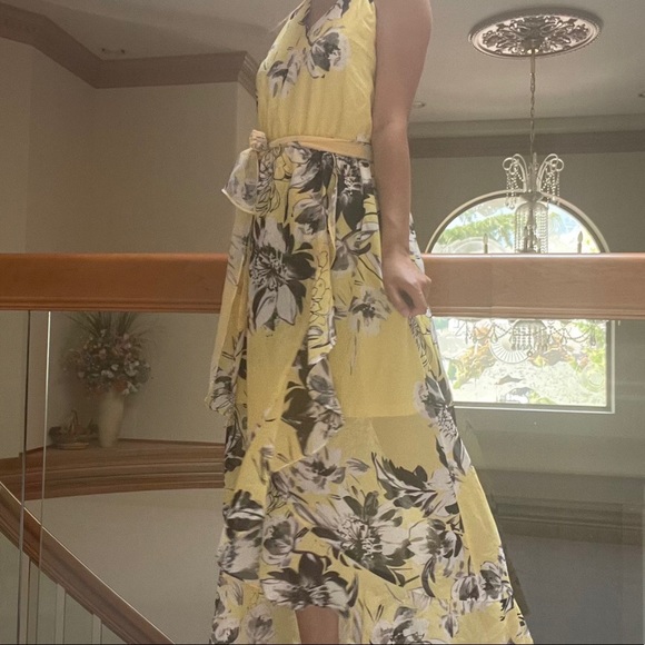Banana Republic womens yellow floral maxi dress no size tag but fits like M or 6 - Picture 4 of 4